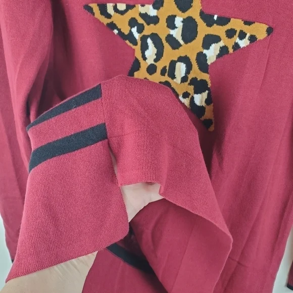 CROWN & Ivy Sweater‎ Crewneck Womens Large Maroon Black Cheetah Star - Picture 7 of 7